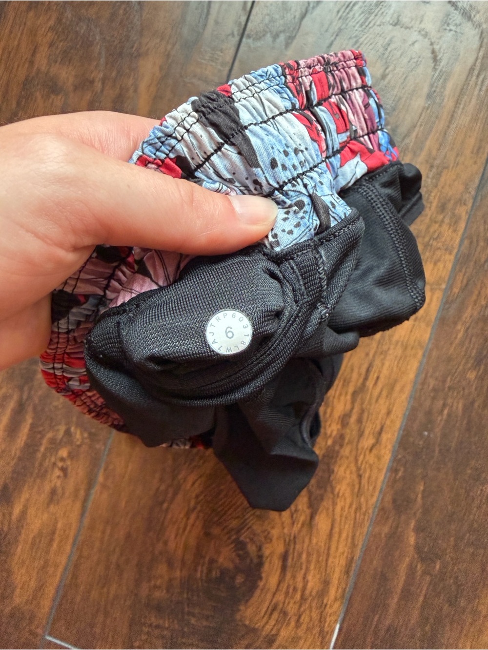 Lululemon Lush Lillies Hotty Hot Shorts 2.5” Inseam - Picture 4 of 4